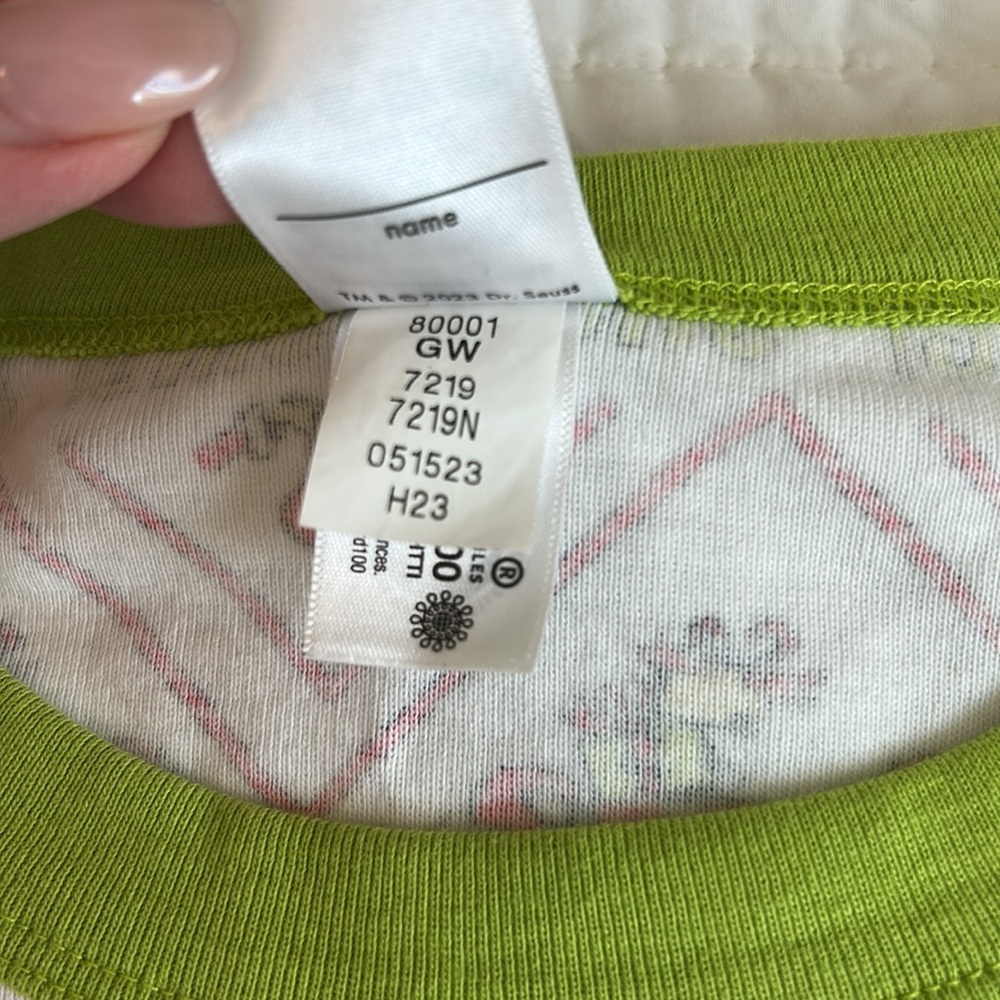 Hanna Andersson The Grinch Adult Pajama Set with Green Trim - Picture 5 of 6